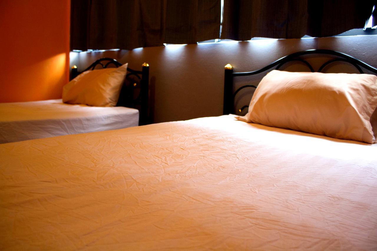 Ama Phuket Hostel Екстер'єр фото